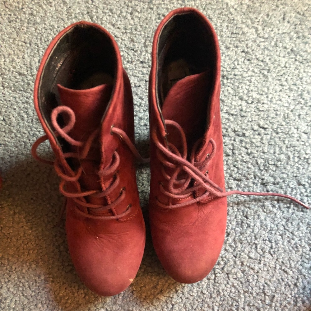 Maroon Steve Madden heels. Size 6.